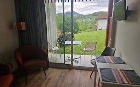 Banca Piscine Vue Montagnes